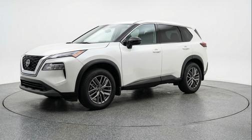 Everest White Pearl Tricoat 2026 Nissan Rogue SV