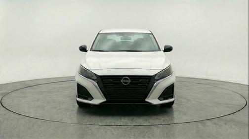 Glacier White 2025 Nissan Altima SV FWD
