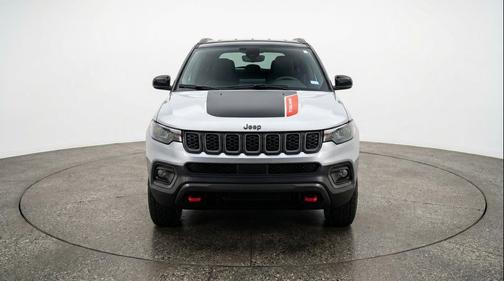 Silver Zynith Metallic Clearcoat 2025 Jeep Compass Trailhawk