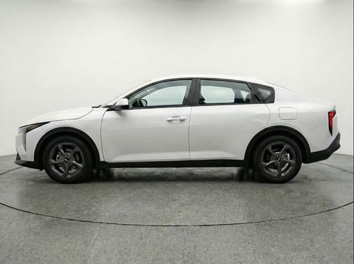 Snow White Pearl 2025 Kia K4 LXS