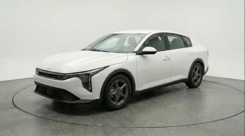 Snow White Pearl 2025 Kia K4 LXS