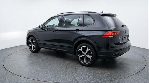 deep black pearl 2026 Volkswagen Tiguan 2.0T SE