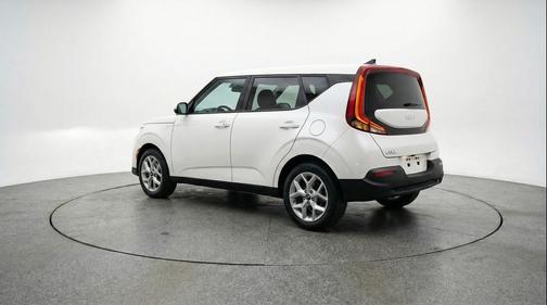 Snow White Pearl 2025 Kia Soul LX