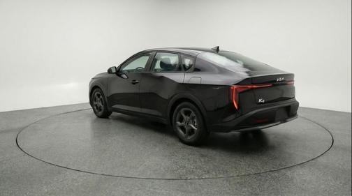 Aurora Black Pearl 2025 Kia K4 LXS