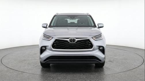 Celestial Silver Metallic 2025 Toyota Highlander LE
