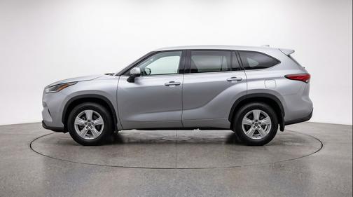 Celestial Silver Metallic 2025 Toyota Highlander LE