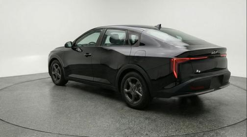 Aurora Black Pearl 2025 Kia K4 LXS