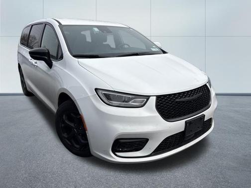 2024 Chrysler Pacifica Hybrid S Appearance Pkg