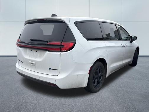 2024 Chrysler Pacifica Hybrid S Appearance Pkg