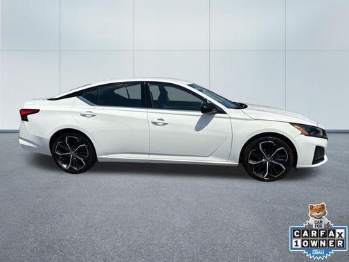 Glacier White 2024 Nissan Altima SR FWD
