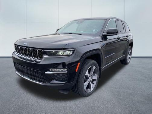 Diamond Black Crystal Pearlcoat 2024 Jeep Grand Cherokee 4xe Base