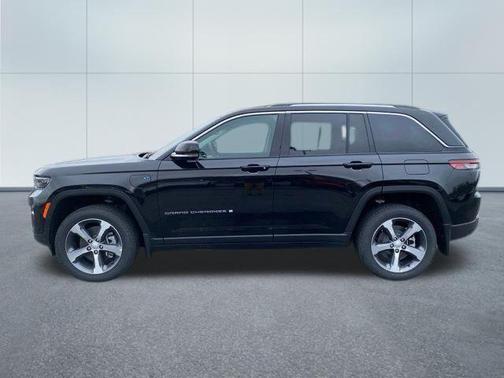 Diamond Black Crystal Pearlcoat 2024 Jeep Grand Cherokee 4xe Base