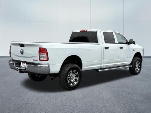 Bright White Clearcoat 2022 RAM 2500 Tradesman Crew Cab 4x4 8' Box