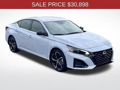 2025 Nissan Altima SR