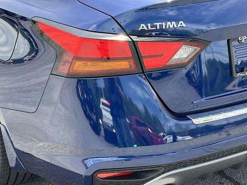 Deep Blue Pearl 2021 Nissan Altima SR FWD