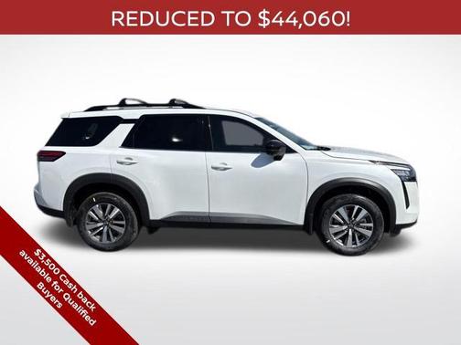 White Pearl 2026 Nissan Pathfinder SL