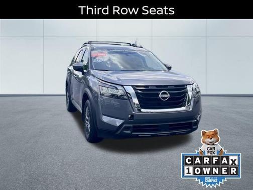 2024 Nissan Pathfinder SV