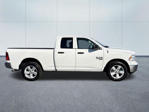 Bright White Clearcoat 2024 RAM 1500 Classic SLT