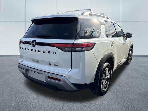2023 Nissan Pathfinder SL 4WD