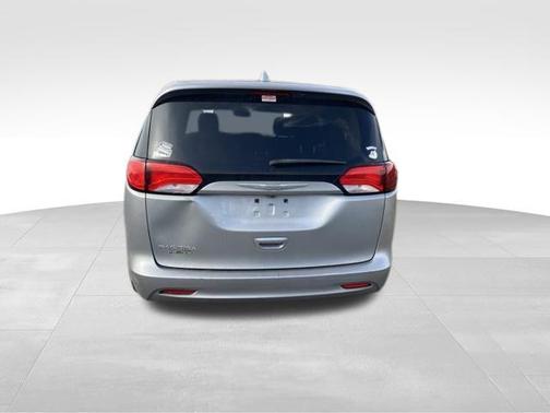 Billet Silver Metallic Clearcoat 2017 Chrysler Pacifica Touring