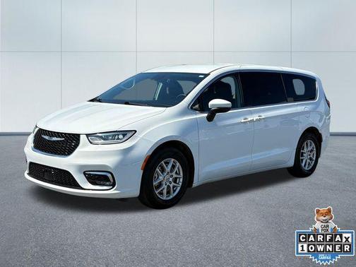 Bright White Clearcoat 2023 Chrysler Pacifica Touring L