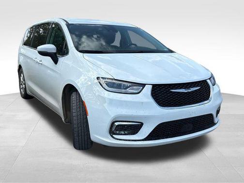 Bright White Clearcoat 2023 Chrysler Pacifica Touring L