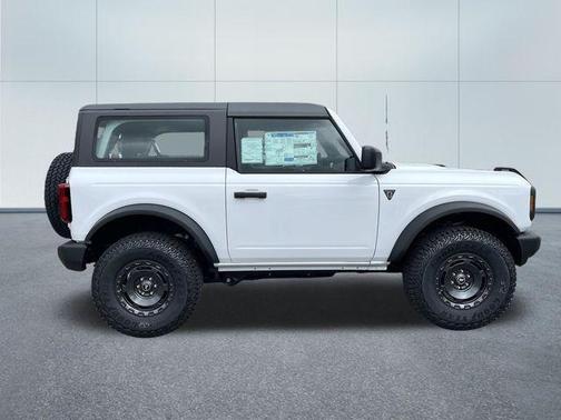 Oxford White 2025 Ford Bronco Base