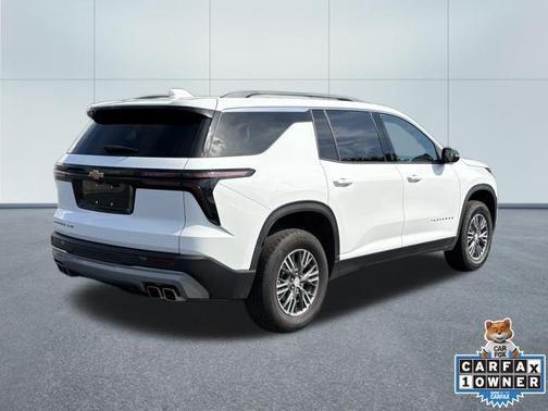Summit White 2025 Chevrolet Traverse LT