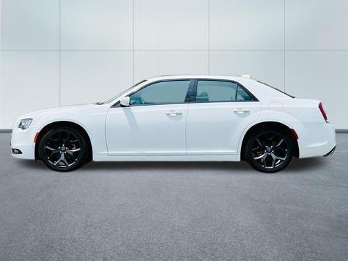 Bright White Clearcoat 2022 Chrysler 300 S