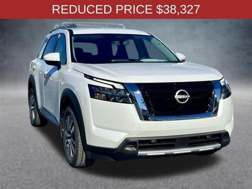 2025 Nissan Pathfinder SL