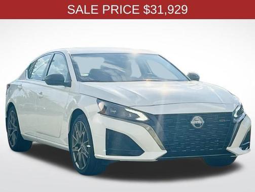 2025 Nissan Altima SR