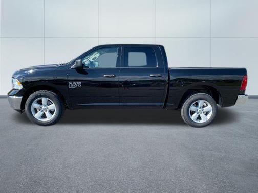 Diamond Black Crystal Pearlcoat 2023 RAM 1500 Tradesman