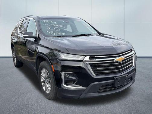 Mosaic Black Metallic 2023 Chevrolet Traverse LT Cloth