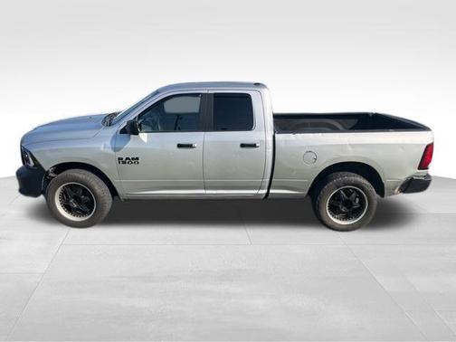 Bright Silver Metallic Clearcoat 2017 RAM 1500 SLT