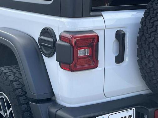 Bright White Clearcoat 2025 Jeep Wrangler Rubicon