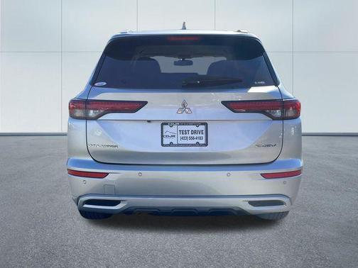 Silver 2024 Mitsubishi Outlander PHEV SEL