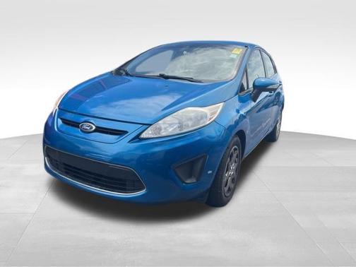 Blue Candy Metallic Tinted Clearcoat 2013 Ford Fiesta SE