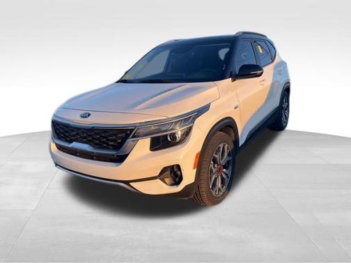 Clear White/Black Roof 2021 Kia Seltos S Turbo
