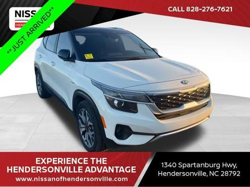 Clear White/Black Roof 2021 Kia Seltos S Turbo