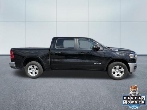 Diamond Black Crystal Pearlcoat 2025 RAM 1500 Big Horn/Lone Star