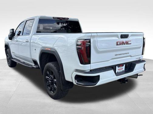 Summit White 2024 GMC Sierra 2500 AT4