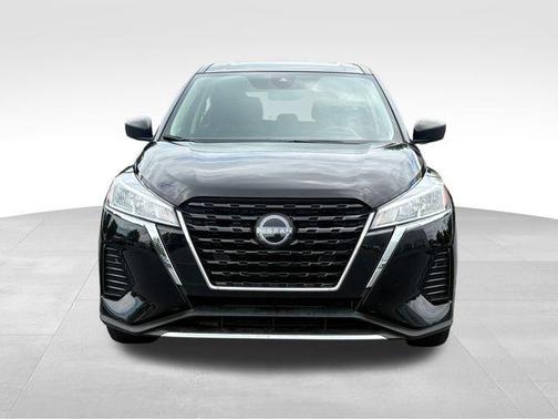 Super Black 2024 Nissan Kicks S