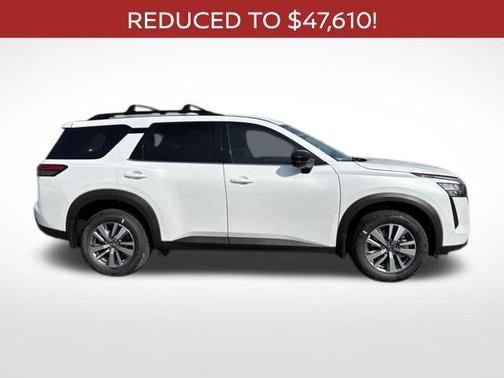 White Pearl 2026 Nissan Pathfinder SL
