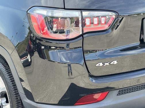 Diamond Black Crystal Pearlcoat 2021 Jeep Compass Limited
