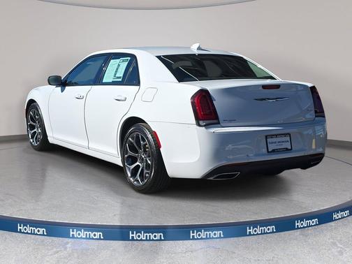 2018 Chrysler 300 Touring