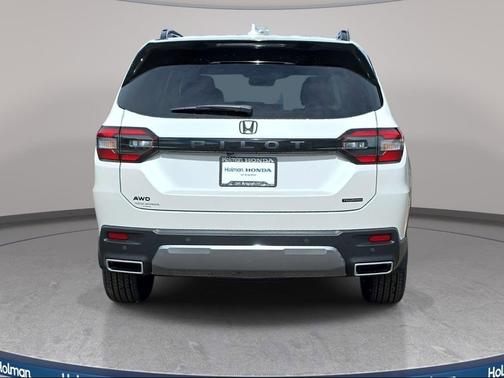 Platinum White Pearl 2026 Honda Pilot Touring 8-Passenger