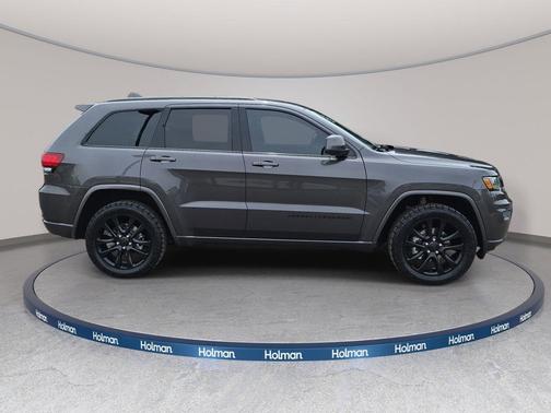 Granite Crystal Metallic Clearcoat 2018 Jeep Grand Cherokee Altitude