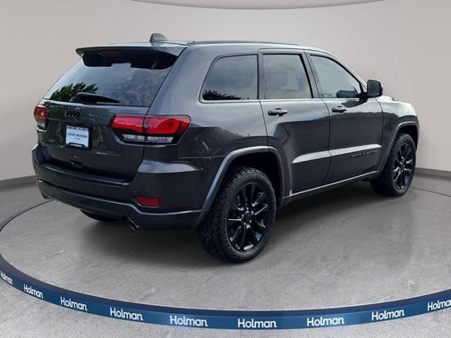 Granite Crystal Metallic Clearcoat 2018 Jeep Grand Cherokee Altitude