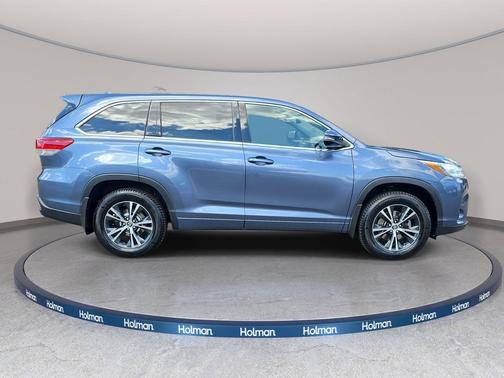 Shoreline Blue Pearl 2018 Toyota Highlander LE Plus