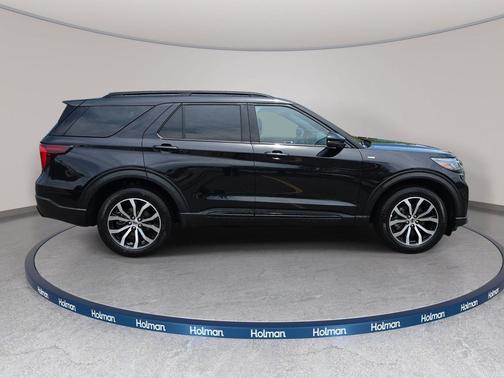 Black Metallic 2025 Ford Explorer ST-Line
